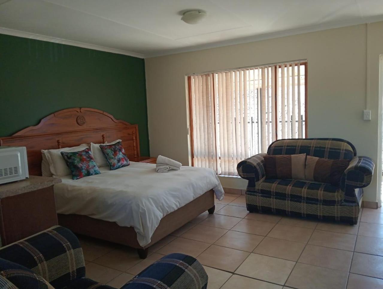 Villa De La Rosa Klerksdorp Exterior foto